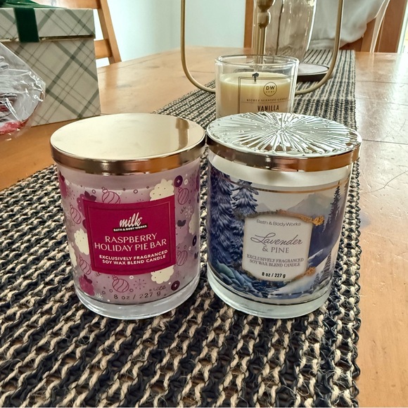 NWT Bath & Body Works Set of 2 Holiday Candles - Picture 2 of 6